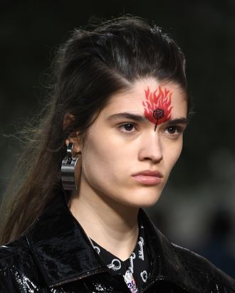 Louis Vuitton's Fall 2018 Makeup Look Features Colorful Abstract Eyeliner