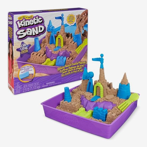 Kinetic Sand Deluxe Beach Castle Playset with 2.5lbs of Beach Sand, Molds & Tools