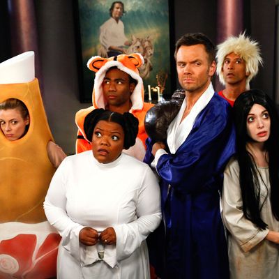 COMMUNITY -- Episode 403 -- Pictured: (l-r) Gillian Jacobs as Britta, Yvette Nicole Brown as Shirley, Donald Glover as Troy, Joel McHale as Jeff Winger, Alison Brie as Annie