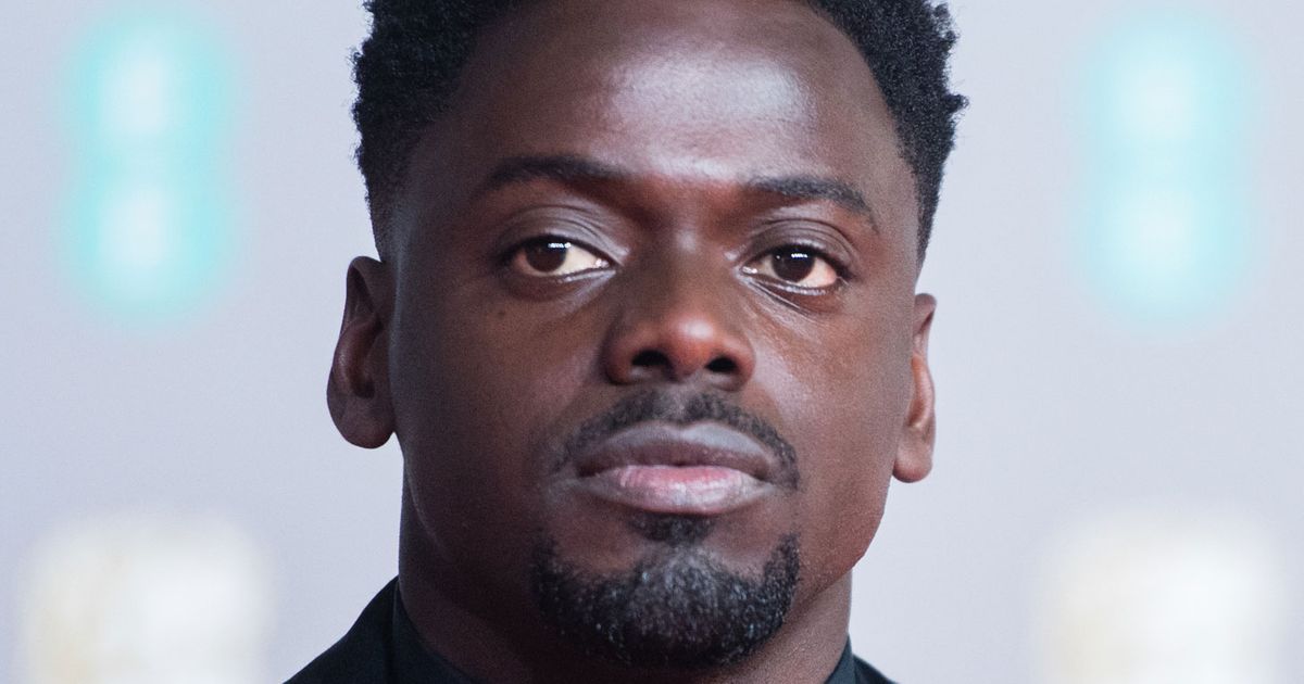 丹尼爾·卡盧亞（Daniel Kaluuya）所謂的“生活策略師”說出來，出售護身符