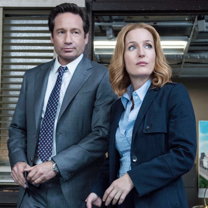 THE X-FILES: L-R: David Duchovny and Gillian Anderson in the 