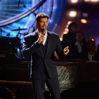 AMERICAN IDOL XIII: Harry Connick, Jr. peforms on AMERICAN IDOL XIII airing Thursday, March. 13 (9:00-10:00 PM ET / PT) on FOX. CR: Michael Becker / FOX. Copyright 2014 / FOX Broadcasting.