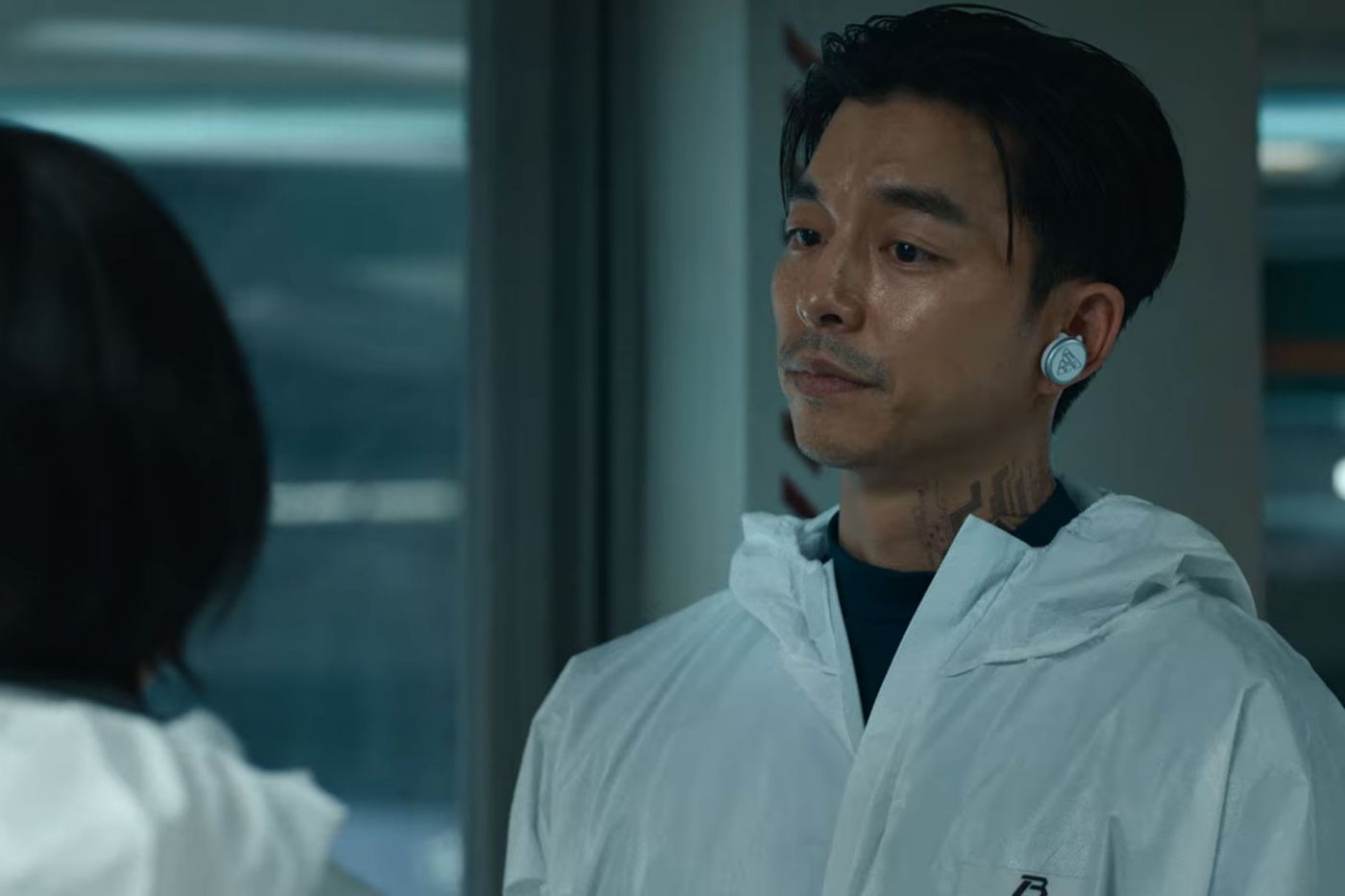 Gong Yoo's Neck Tattoo In Netflix Sci-Fi 'The Silent Sea' | atelier ...