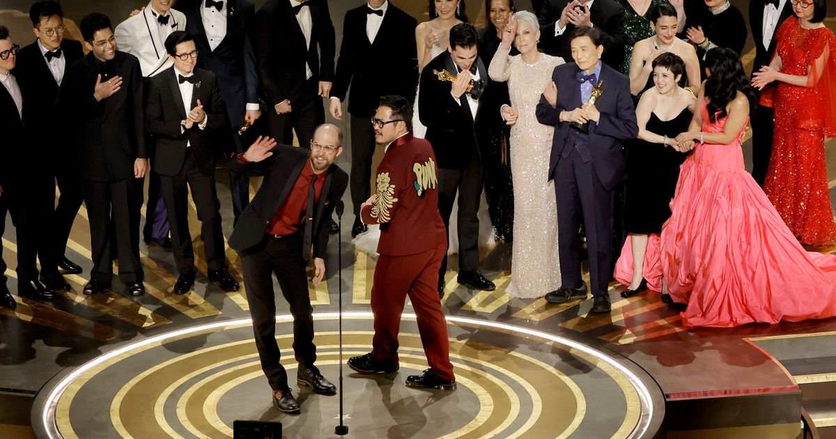 Hollywood Reacts to Everything Everywhere All At Once Oscars