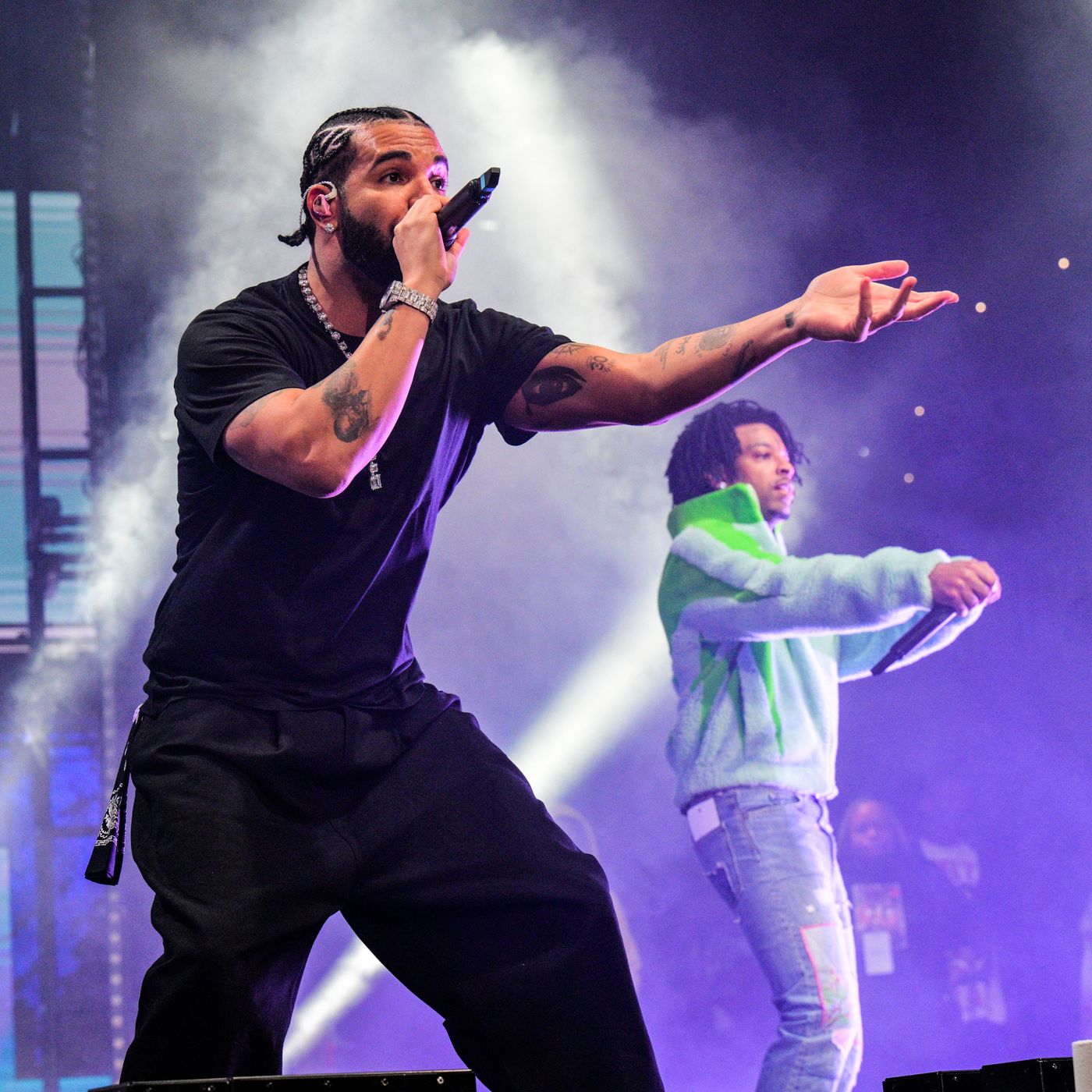 Drake and 21 Savage bring a unique concert experience to Los