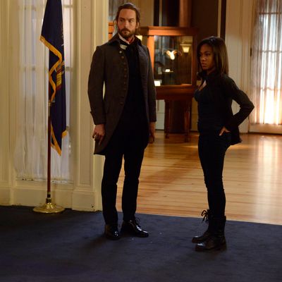 SLEEPY HOLLOW: Ichabod (Tom Mison, L) and Abbie (Nicole Beharie, R) investigate a crime scene in the 