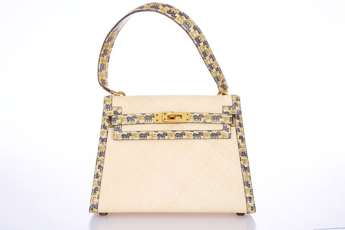 Hermes luxury bag Available - Pretty Yetty fashion world