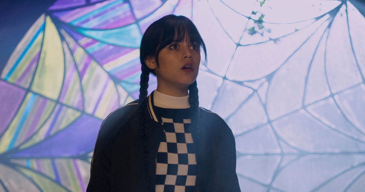 奧特加 (Jenna Ortega) 的《古怪、幽靈》週三時間表讓她「歇斯底里」地哭泣