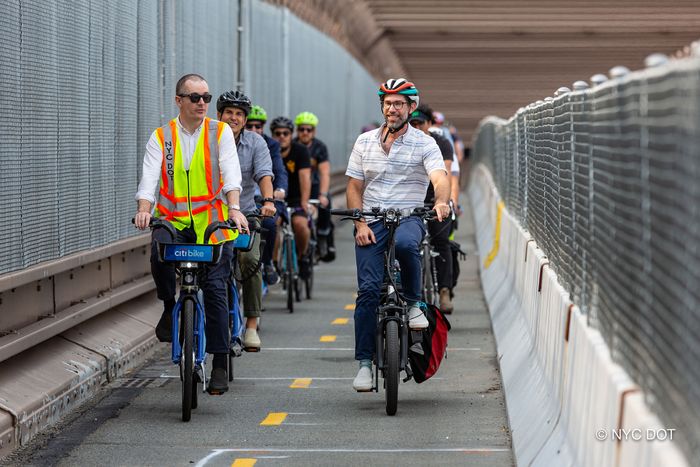bike lane brooklyn bridge