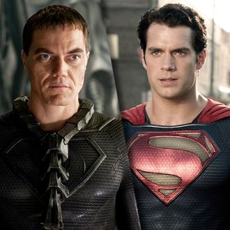 Superheroes: Why does the Superman in Man of Steel not wear his