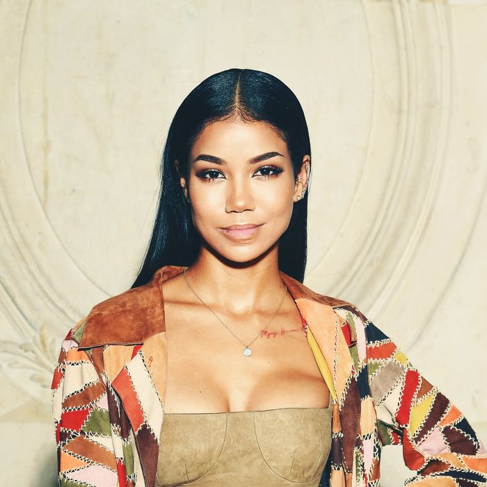 Jhene Aiko S Skincare Routine Includes Fraxel And Serums