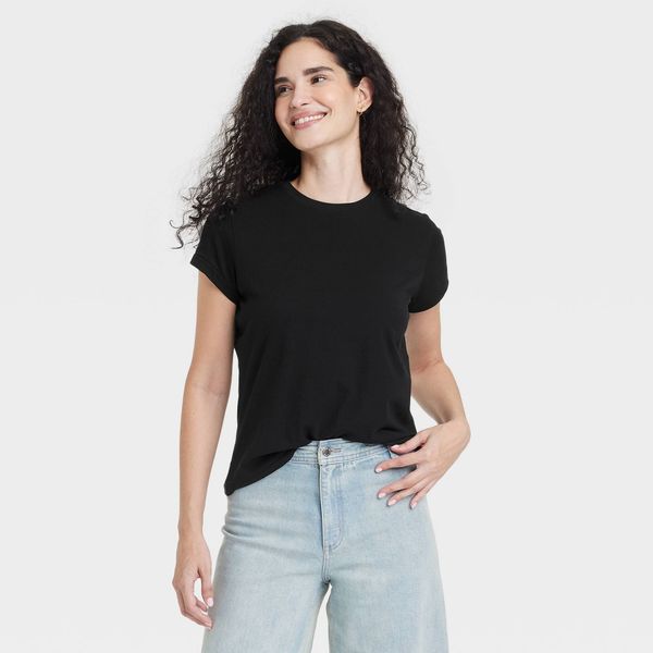 Universal Threads Women’s Short Sleeve Crewneck T-Shirt