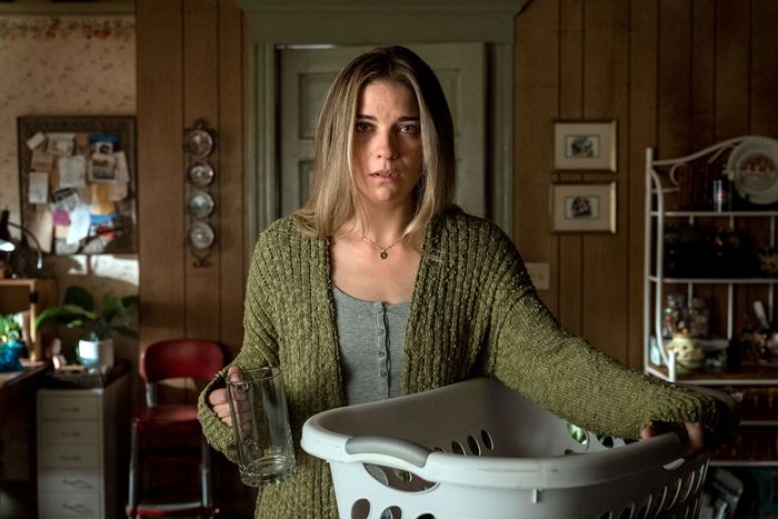 Annie Murphy as Allison McRoberts in a single cam scene.