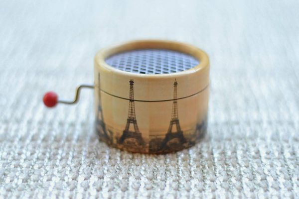 Amélie Eiffel Tower Music Box