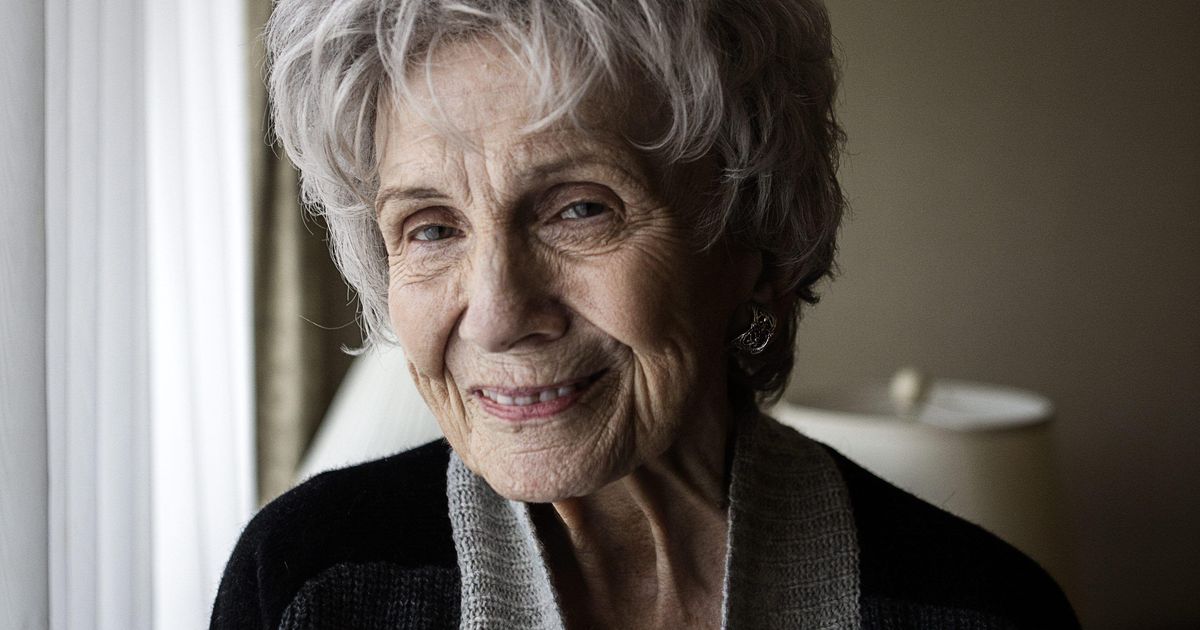 Nobel Laureate Alice Munro Dies at 92