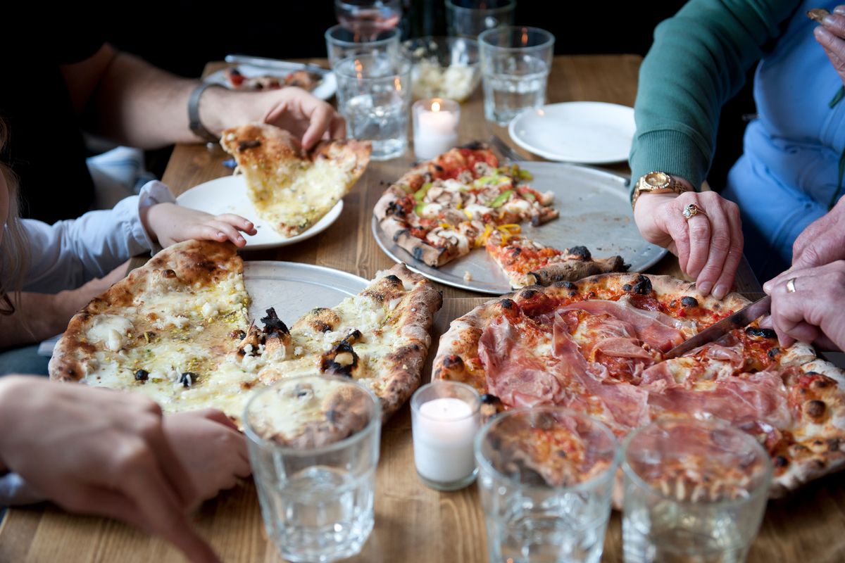 Andrew Cuomo Announces Indoor Dining S Return To Nyc