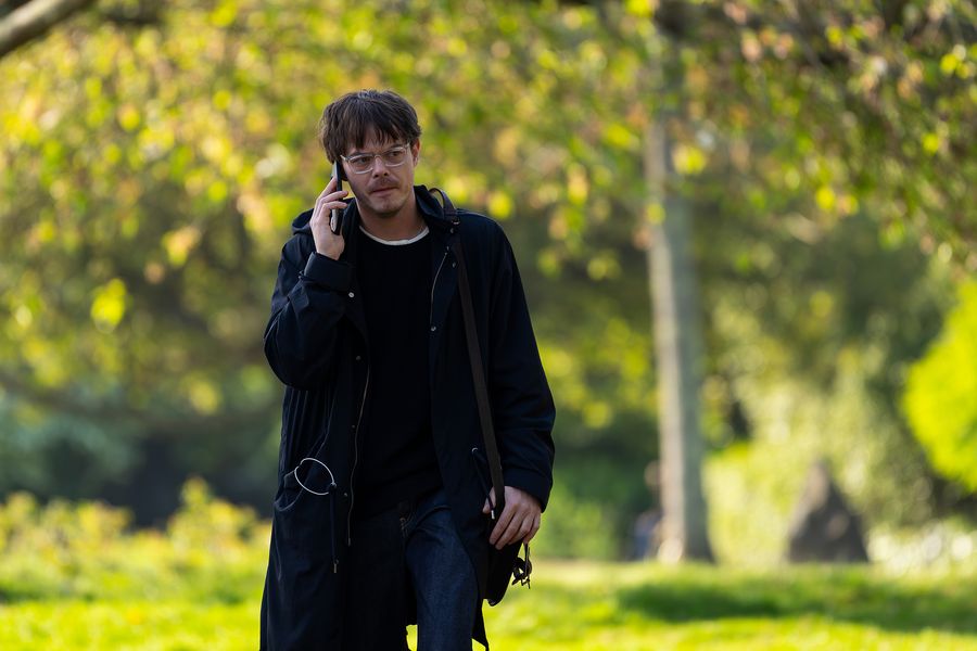 Charlie Heaton Felt ‘Really Dirty’ After Filming That <em>Industry</em> Scene