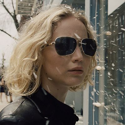 Jennifer Lawrence in JOY.