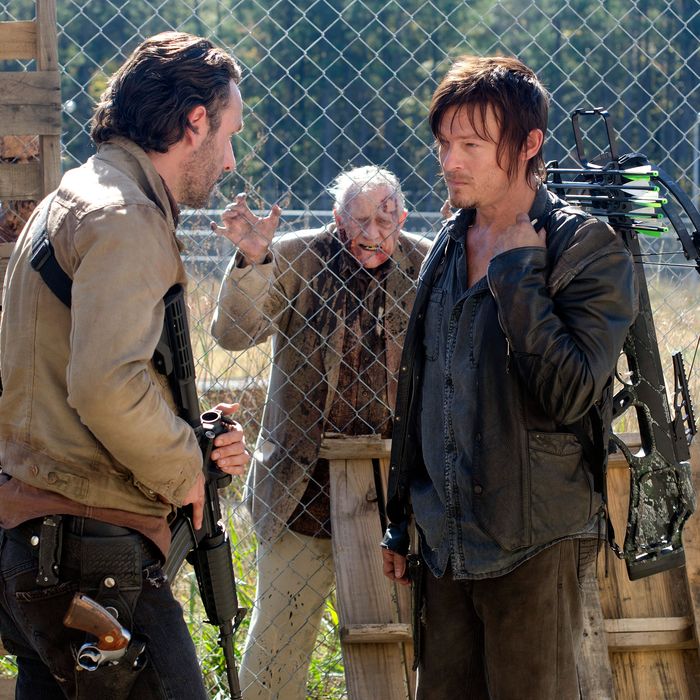 Rick Grimes (Andrew Lincoln), Daryl Dixon (Norman Reedus) and Walkers - The Walking Dead - Season 3, Episode 15