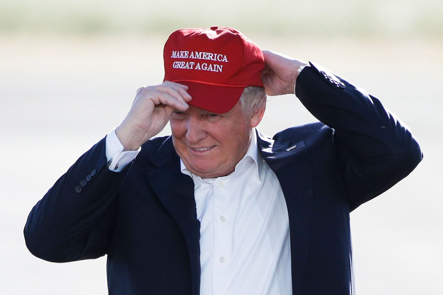 Blanco Aas veronderstellen Trump's 'Make America Great Again' Caps Might Not Be Made in the USA