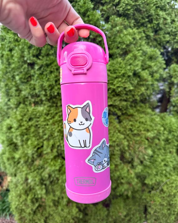 Photo of a hand holding the 16 ounce Thermos Funtainer in pink.