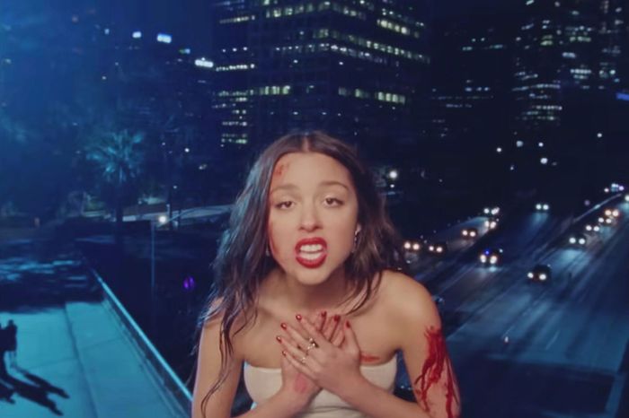 Olivia Rodrigo drops new single, 'vampire,' explains meaning of the track -  Good Morning America