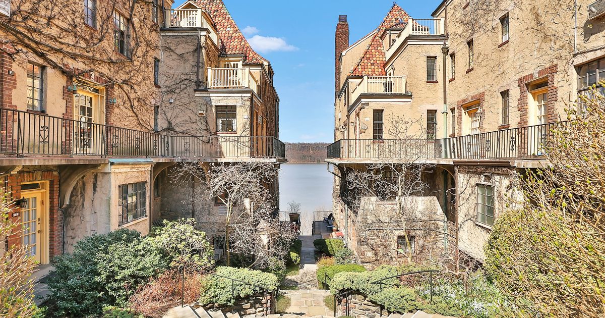 A Duplex is For Sale in the Coveted Villa Charlotte Brontë - Vimarsana News