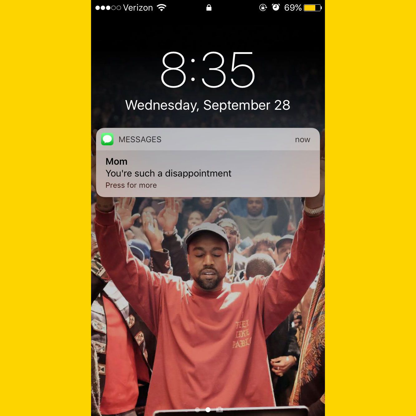 Hãy xem hình ảnh Lock Screen của Kanye West trên iPhone để đổi không khí ngay bây giờ. Thưởng thức những bức ảnh độc đáo của ông với một cách mới mẻ.