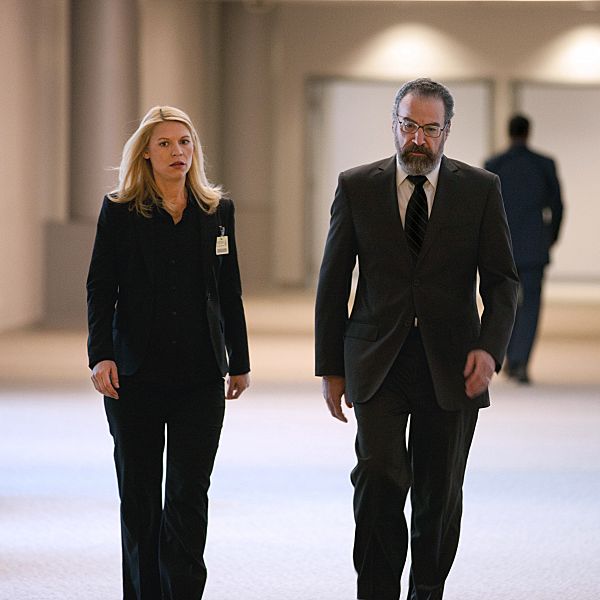 Claire Danes as Carrie Mathison and Mandy Patinkin as Saul Berenson in Homeland (Season 2, Episode 12). - Photo: Kent Smith/SHOWTIME - Photo ID: Homeland_212_1694