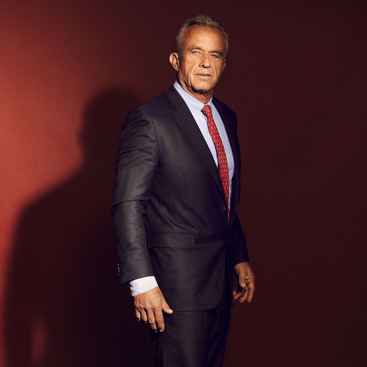 Sagoma In Cartone Grandezza Naturale Robert F Kennedy Jr (Abito Grigio) | Ritaglio Celebrity Per Feste E Scherzi, 190 Cm