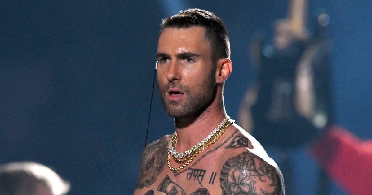 1975年のMatty HealyはMaroon 5を地獄にまっすぐに引きずりました（別名2012）