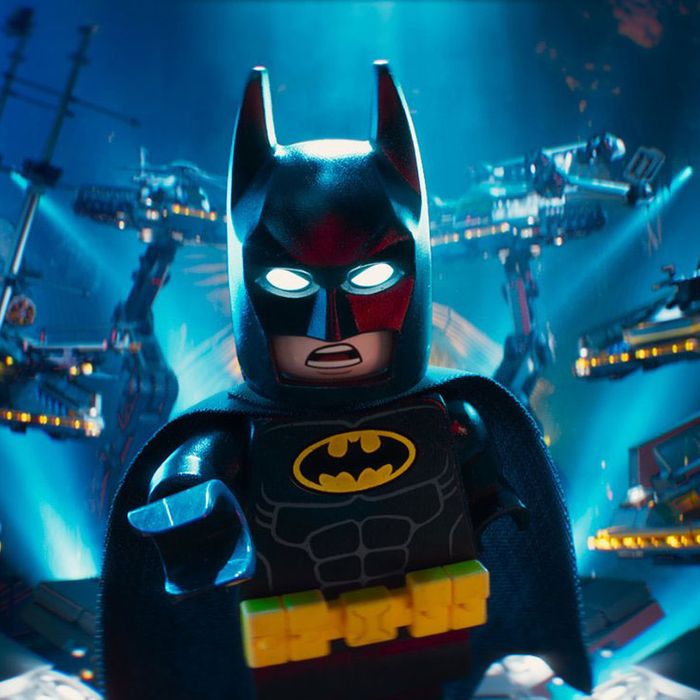 Hørehæmmet Fabel gentage Box Office: Lego Batman Movie Edges 50 Shades Darker