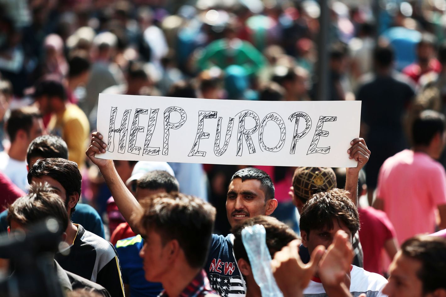 Thousands Of Migrants Are Protesting Outside A Train Station In Hungary ...