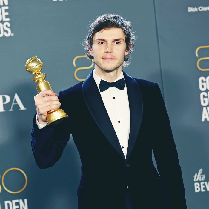 Evan Peters Wins Golden Globe for Playing Jeffrey Dahmer