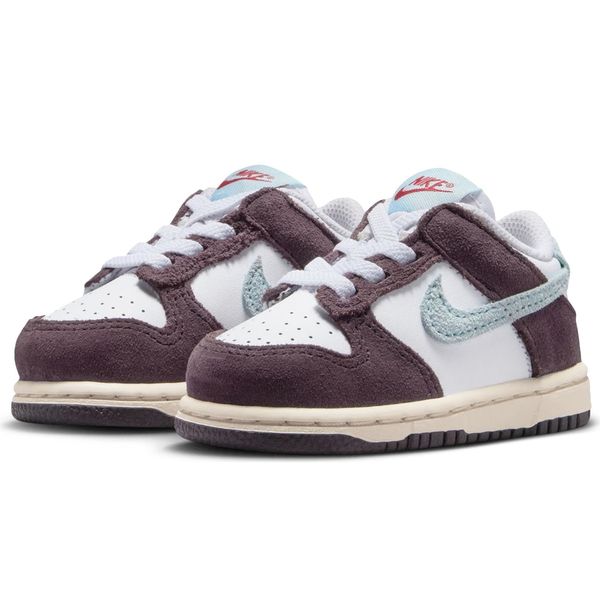 Nike Kids' Dunk Low Basketball Sneaker