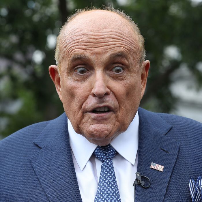 231c85f4ba8aa7bbee85974ec51f609c7b-rudy-giuliani.rsquare.w700.jpg