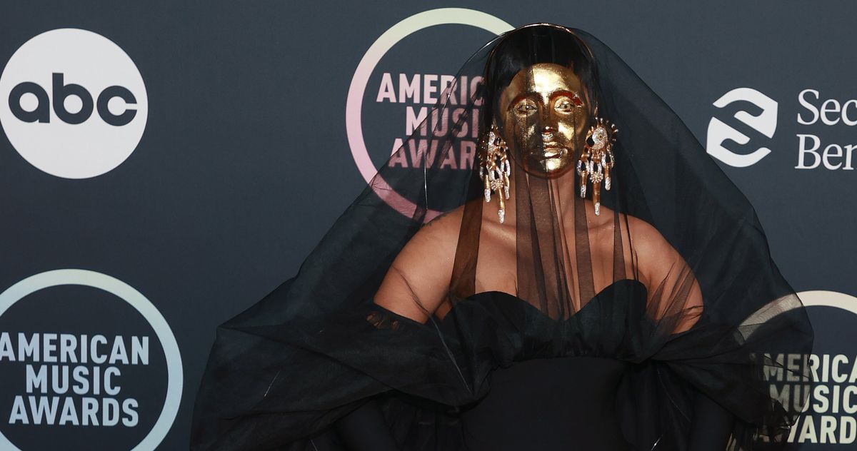 American Music Awards 2021: Fashion—Live From the Red Carpet