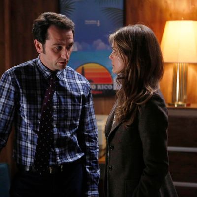 THE AMERICANS -- The Cardinal -- Episode 2 (Airs Wednesday, March 5, 10:00 PM e/p) -- Pictured: (L-R) Matthew Rhys as Philip Jennings, Keri Russell as Elizabeth Jennings -- CR: Craig Blankenhorn/FX