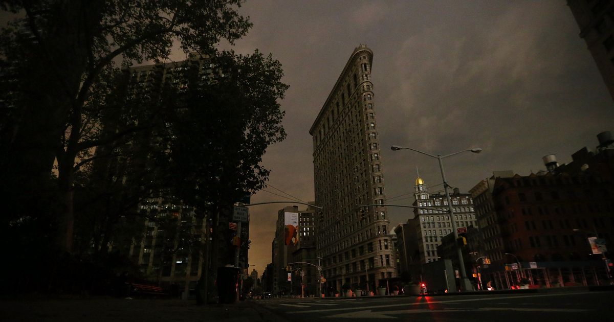 After Sandy: Scenes From the Darkness of Downtown Manhattan