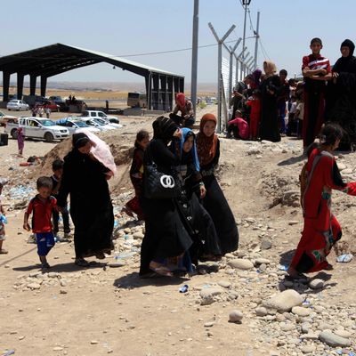 KHAZAIR, IRAQ - 2014/07/03: Iraqis from Mosul and the surrounding areas flee from heavy fighting to the first checkpoint of the Kurdish security forces to seek safety in Erbil or register for the transitional camp that now is home to over 500 Iraqi IDP (Internally Displaced Persons) families with the number rising in a daily basis. (Photo by Omar Alkalouti/Pacific Press/LightRocket via Getty Images)