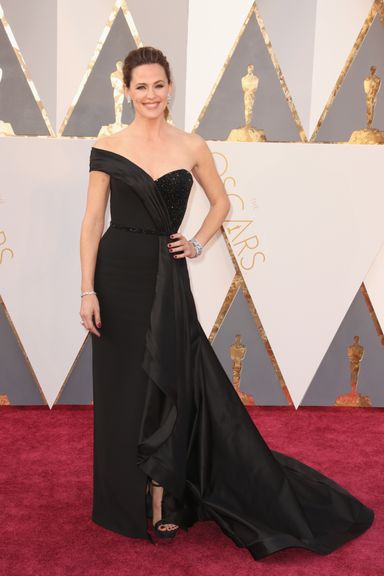 Jennifer Garner 
Dress by Atelier Versace.