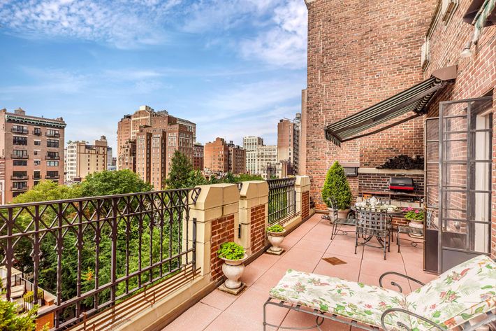 Curated visual reference: Fresh Look at A Gramercy Park Apartment For Sale With A Key To