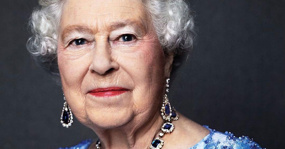 See The Queen's Snazzy Sapphire Jubilee Portrait