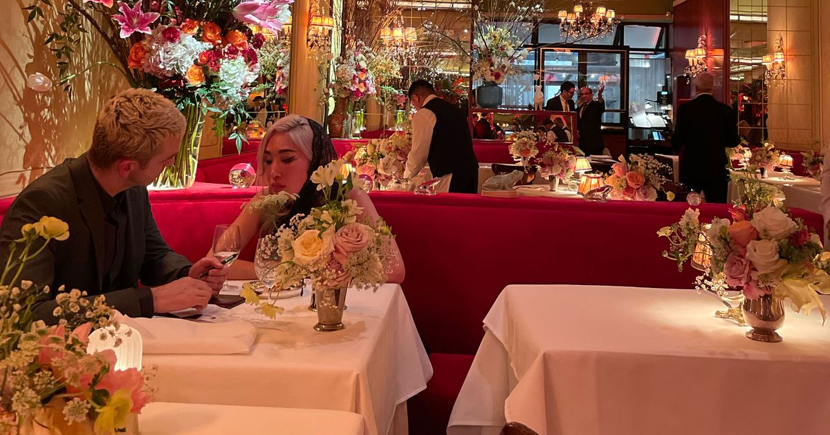 Midtown Stalwart La Grenouille Reopens in NYC - Vimarsana News