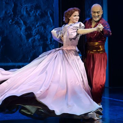 The King and I
Kelli O'Hara and Ken Watanabe
Bartlett Sher: Director
Credit Photo: Paul Kolnik
studio@paulkolnik.com
nyc 212-362-7778