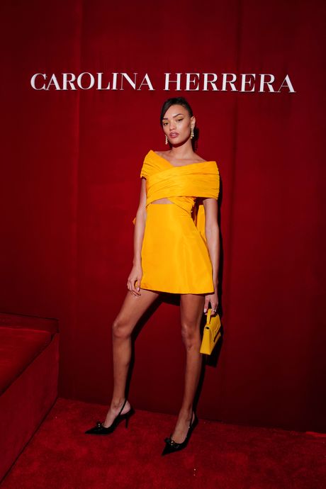 Carolina Herrera celebra los elixires de chica buena y chico malo
