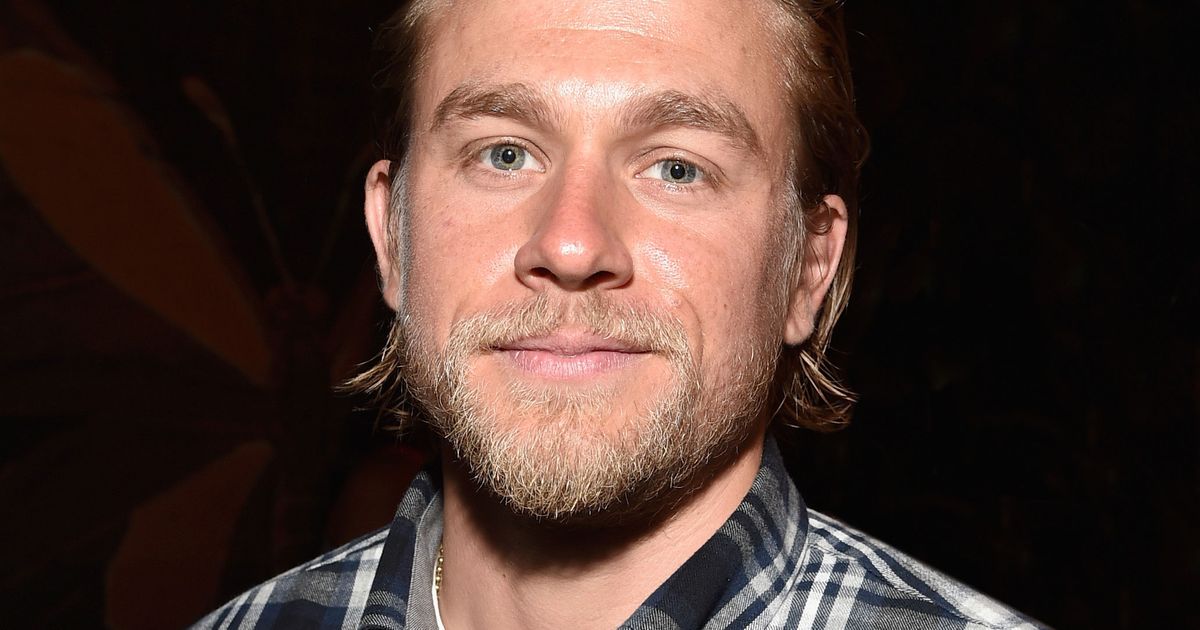 查理漢納姆 (Charlie Hunnam) 以藝術的名義花了幾個月時間無視他的女朋友