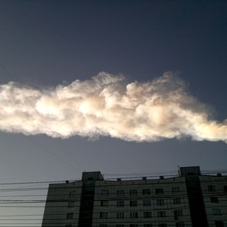 15 Feb 2013, Russia --- ITAR-TASS: CHELYABINSK, RUSSIA, FEBRUARY 15, 2013. A white contrail left by a meteor over Chelyabinsk. (Photo ITAR-TASS / Dmitry Moskin) --- Image by ? Moskin Dmitry/ITAR-TASS Photo/Corbis