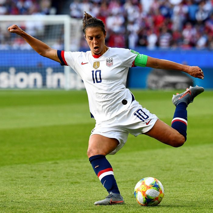 US women's soccer star Carli Lloyd says she's considering kicking for NFL  team - ABC News