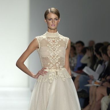 A Look Back at Oscar de la Renta’s Greatest Runway Hits